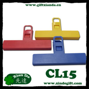 Plastic clip